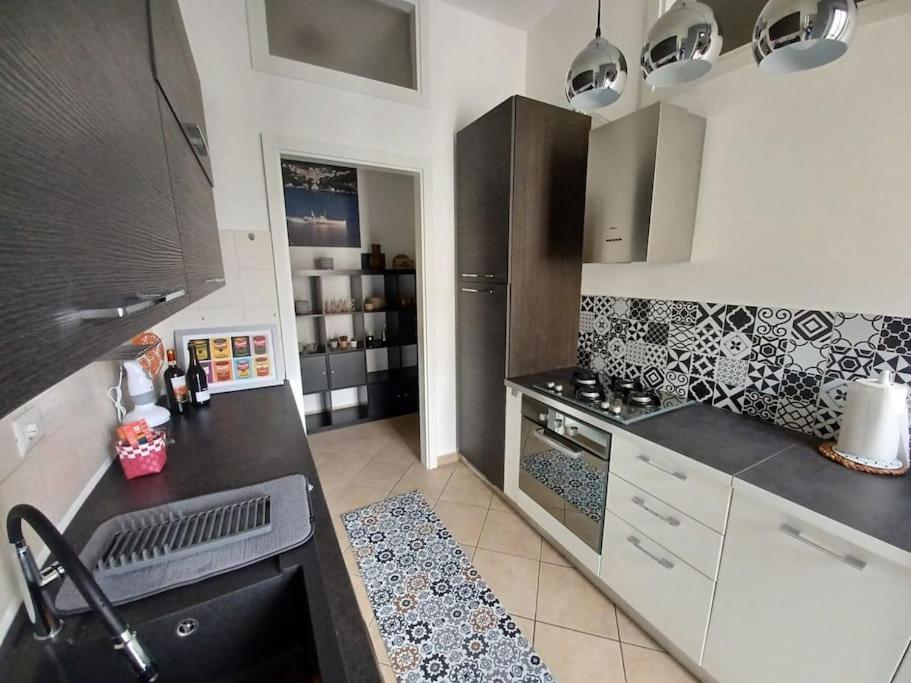 Bright Flat Just 10 Minutes From The City Centre Como Exterior foto