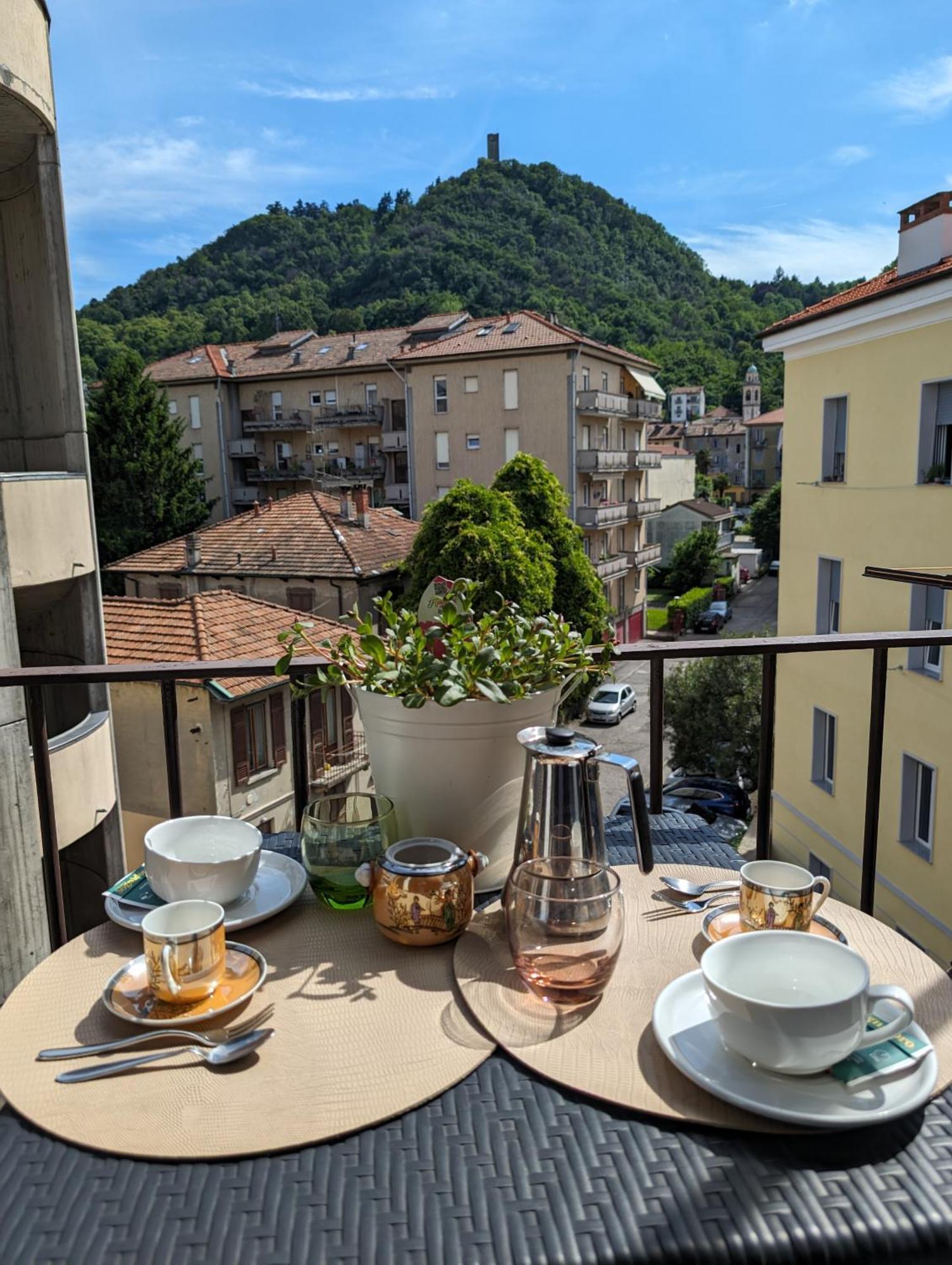 Bright Flat Just 10 Minutes From The City Centre Como Exterior foto
